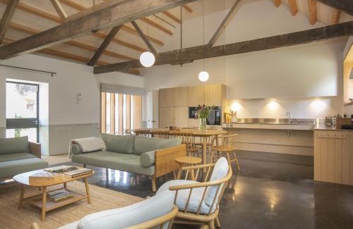 West Compton House | Family-Friendly Lookout with Pet Hospitality