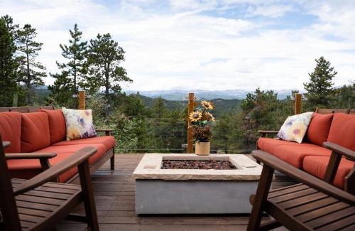 Coal Creek House | Relax at Lookout Lodge in Wondervu with Pool & Hot Tub