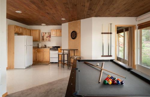 Coal Creek House | Relax at Lookout Lodge in Wondervu with Pool & Hot Tub