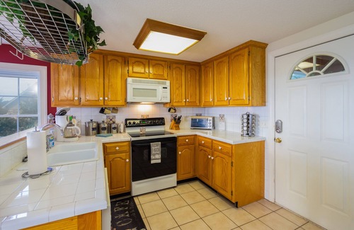 Lookout Mountain House | Inviting Lookout Mountain Brow Home with Hot Tub & Sunset Deck