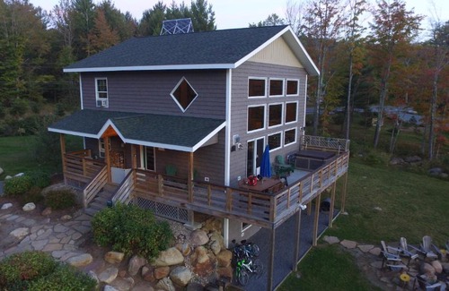Wilmington House | Cozy Lookout Mountain Chalet with Hot Tub & Kitchen Amenities
