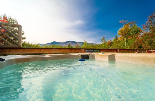 Wilmington House | Cozy Lookout Mountain Chalet with Hot Tub & Kitchen Amenities