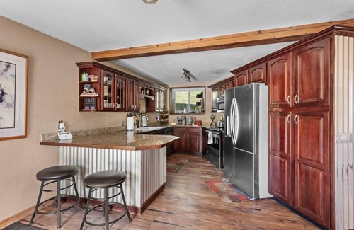 Mount Vernon Cabin | Idyllic Lookout Mountain Log Cabin: Perfect for Weddings & More