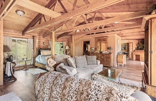 Mount Vernon Cabin | Idyllic Lookout Mountain Log Cabin: Perfect for Weddings & More
