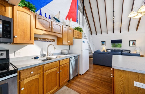 Chincoteague House | Explore Lookout on Main: Your Ideal Waterfront Retreat!