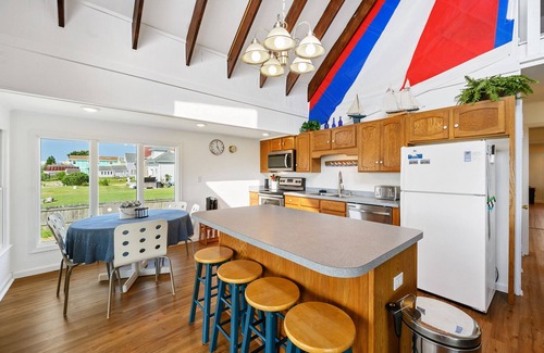 Chincoteague House | Explore Lookout on Main: Your Ideal Waterfront Retreat!