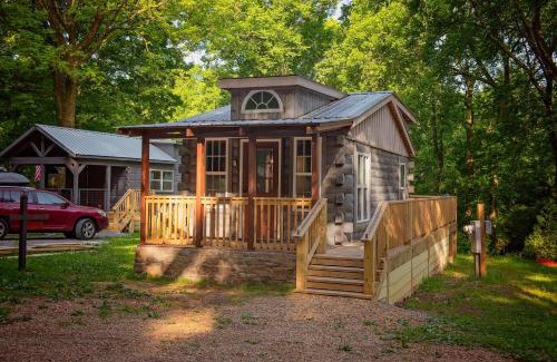 Lookout Valley Neighborhood Association House | Pet-Friendly Lookout Tiny Cabin Near Downtown Chattanooga
