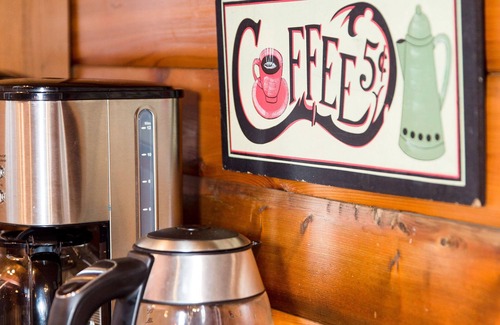 Gravenhurst Cottage | Lakefront Loon Lake House: Pet-Friendly with Hot Tub