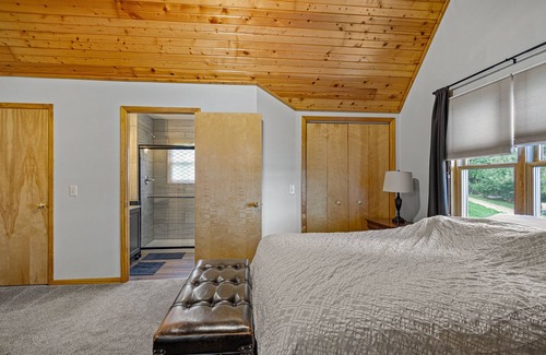 Sand Creek Cabin | Tranquil Loon Landing Cabin on Chain Lake - Guest Rated 9.8