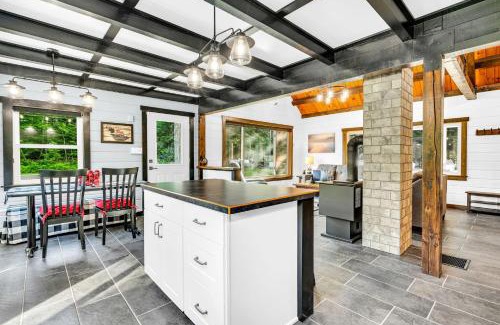 Kents Hill Ski Chalet | Child-Friendly Retreat at Loon Lodge for Memorable Getaways