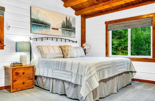 Kents Hill Ski Chalet | Child-Friendly Retreat at Loon Lodge for Memorable Getaways