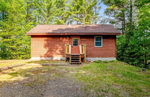Mercer House | Pet-Friendly Retreat at Loon's Landing - Rated 10/10