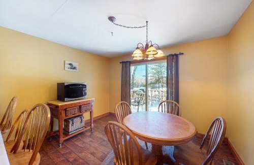 Mercer House | Pet-Friendly Retreat at Loon's Landing - Rated 10/10