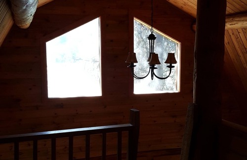 Condon Cabin | Enchanting Loon's Nest Cabin Amidst Majestic Pines