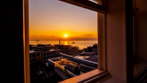 Kabatas Hotel | Discover Loop Hotel Bosphorus İstanbul with Ocean Views