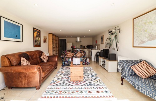 Battle Cottage | Discover LOOSE FARM LODGE: Pet-Friendly Retreat in Battle