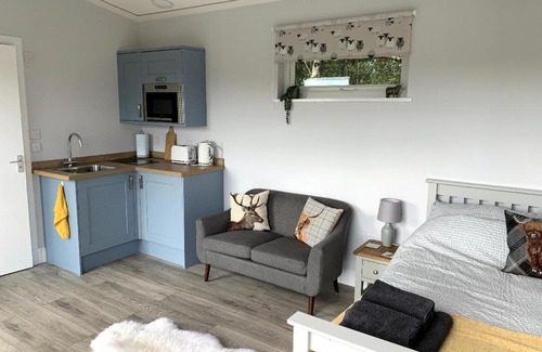 Connel House | Discover Lora Cabin: Guest Rated 9/10 for Your Getaway