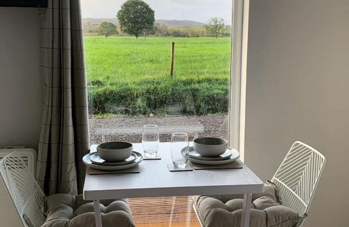 Connel House | Discover Lora Cabin: Guest Rated 9/10 for Your Getaway