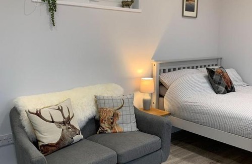 Connel House | Discover Lora Cabin: Guest Rated 9/10 for Your Getaway