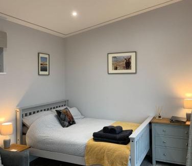 Connel House | Discover Lora Cabin: Guest Rated 9/10 for Your Getaway