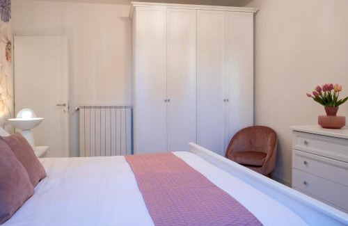 Albate Apartment | Romantic Lora Apartment with Free Parking & Self Check-In