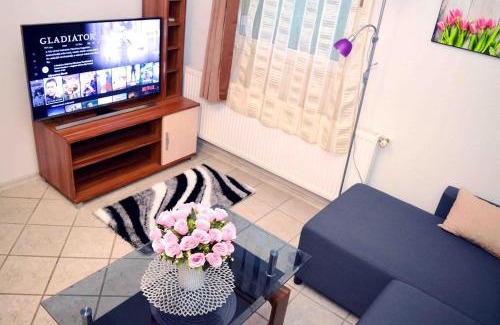 Heviz Apartment | Guest Rated 10/10: Lorabel Apartmanház in Hévíz