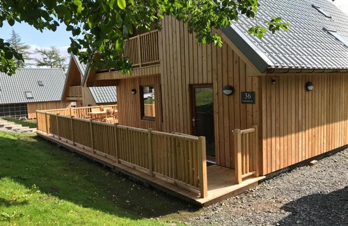 Newton Stewart Ski Chalet | Pet-Friendly Lord Galloway 36 with Inviting Hot Tub