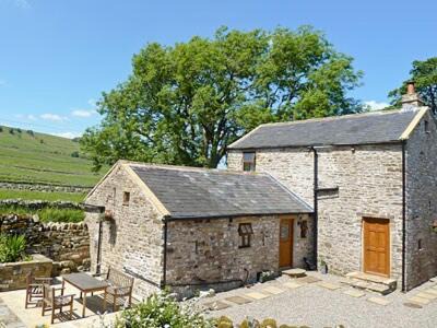 Alston House | Pet-Friendly Retreat at Lord Mayors Barn - 4-Star Bliss
