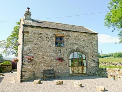 Alston House | Pet-Friendly Retreat at Lord Mayors Barn - 4-Star Bliss