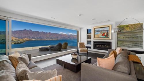 Fernhill Apartment | Explore Lordens Penthouse with Hot Tub & BBQ Features