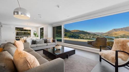 Fernhill Apartment | Explore Lordens Penthouse with Hot Tub & BBQ Features