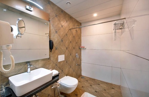 Jamnagar Hotel | Discover Lords Inn Jamnagar: Family-Friendly with Pool