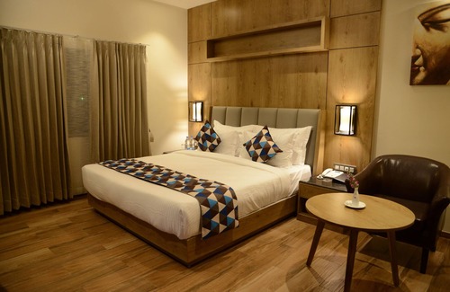 Jamnagar Hotel | Discover Lords Inn Jamnagar: Family-Friendly with Pool