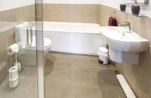 Ruckinge House | Pet-Friendly Lords View: Perfect for Families & Top Rated 10/10