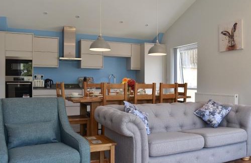Ruckinge House | Pet-Friendly Lords View: Perfect for Families & Top Rated 10/10