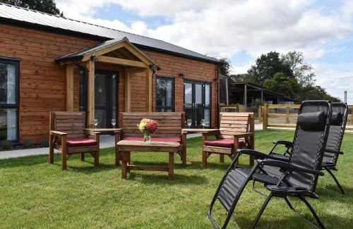 Ruckinge House | Pet-Friendly Lords View: Perfect for Families & Top Rated 10/10