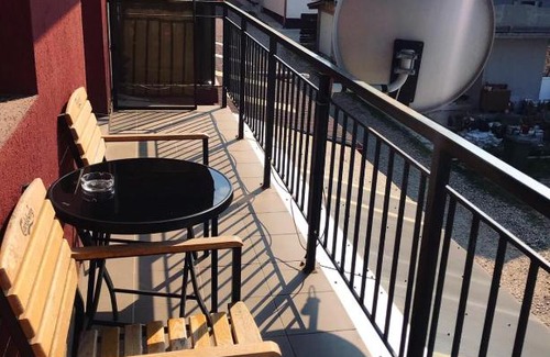 Floresti Apartment | Pet-Friendly Loren Apartment with Great Guest Reviews