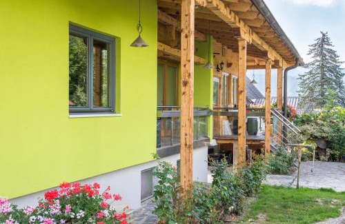 Pogier Bed & Breakfast | Discover Lorenzer Schlafstubn: Pet-Friendly & Family-Ready