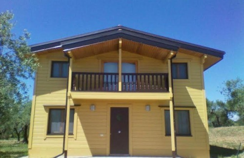 Loreto Aprutino Villa | Inviting Loreto Aprutino Log House with Relaxing Hot Tub