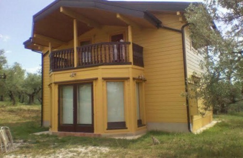 Loreto Aprutino Villa | Inviting Loreto Aprutino Log House with Relaxing Hot Tub
