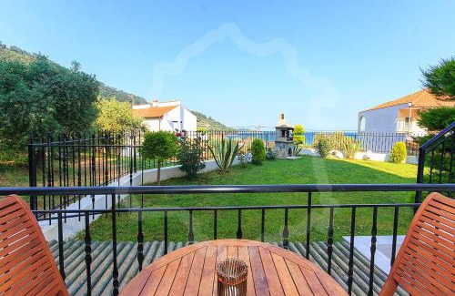 Chrisi Ammoudia Apartment | Oceanfront Loretta Studio with Excellent 9.2/10 Ratings