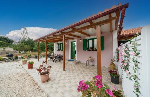 Erisos Cabin | Cozy Lori Apartment: Pet & Child Friendly Getaway