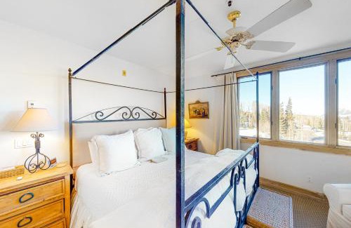 Mountain Village Apartment | Unforgettable Stays at Lorian: Pool & Hot Tub Await You
