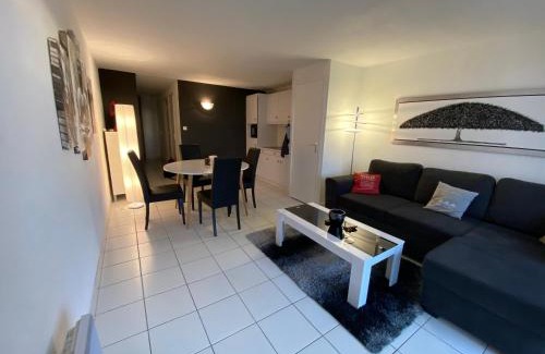 Ploemeur Apartment | Oceanfront Retreat: Loriot1 with Fort Block View