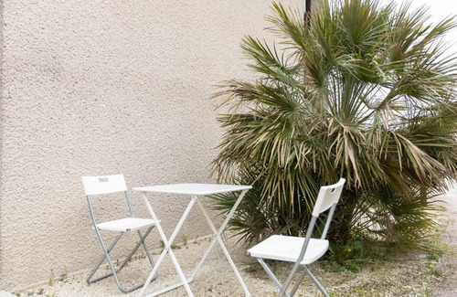 Sainte-Savine Apartment | Cozy Studio with Parking and Terrace in Troyes