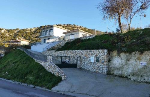Drimonas House | Top-Rated Loris' House: Pet-Friendly with Oceanfront Views
