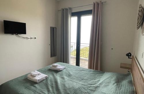 Drimonas House | Top-Rated Loris' House: Pet-Friendly with Oceanfront Views
