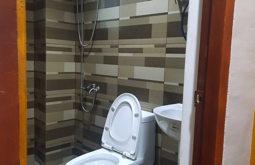 Borongan City Hotel | Ideal Family Retreat at Lorraines Suites with Breakfast