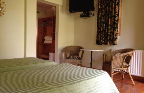 El Bolson Bed & Breakfast | Delightful Los Abetos B&B: 4-Star Stay with Pool Access