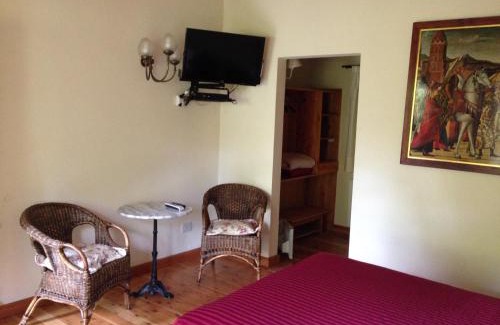 El Bolson Bed & Breakfast | Exceptional Los Abetos B&B: Pool & Kitchen Await You!